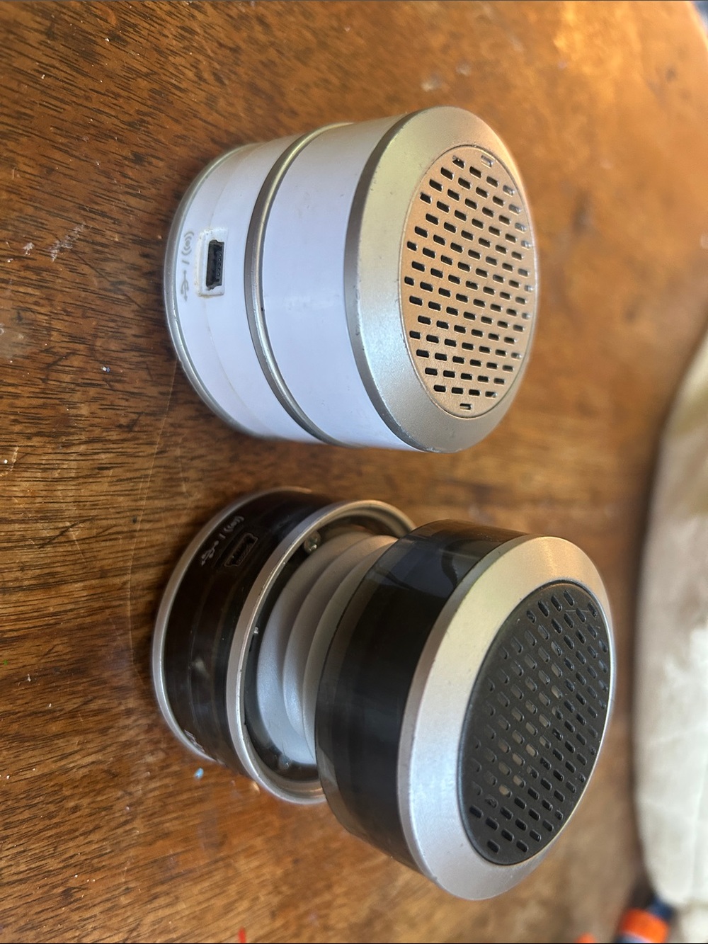 2 Portable Bluetooth Mini Speaker - white & Black